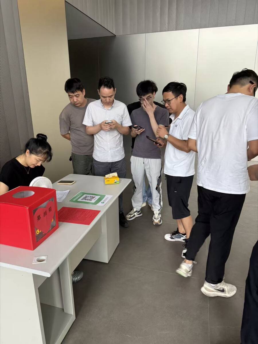 募捐箱与收款二维码